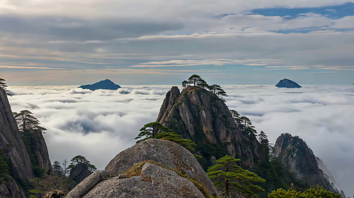 黄山群峰与云海